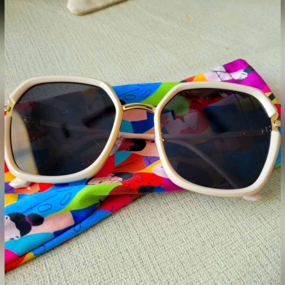 VOOGLAM RETRO SUNGLASSES